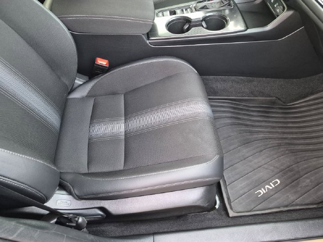 2025 Honda Civic Hatchback Sport - Photo 28
