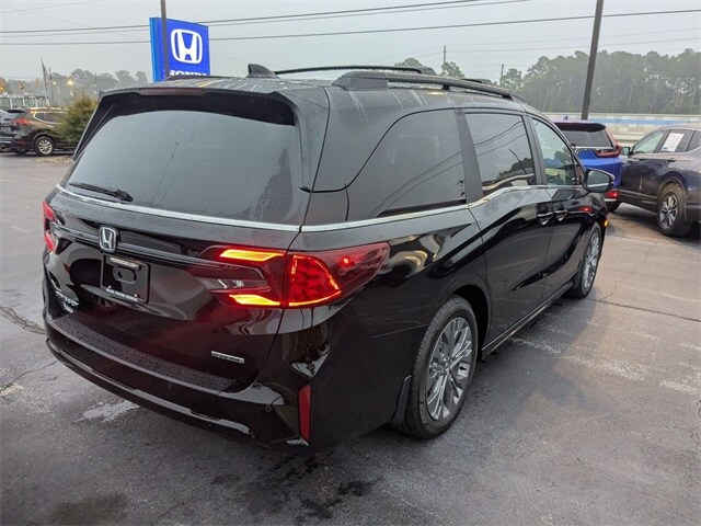 2026 Honda Odyssey Touring photo 2