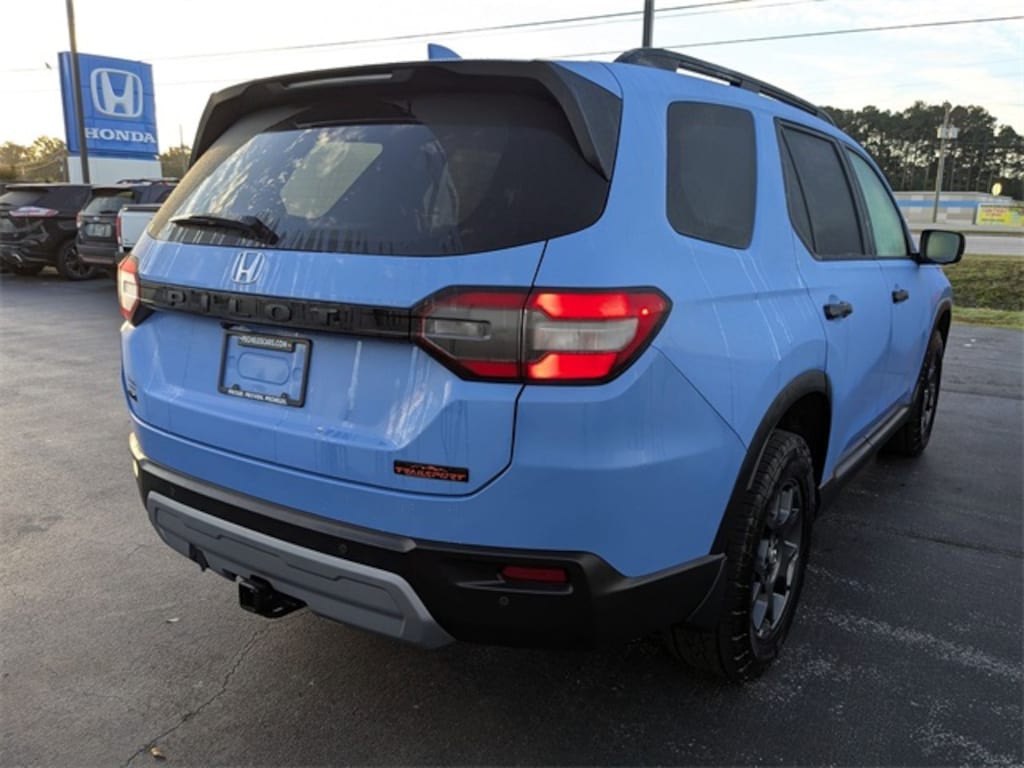 Used 2025 Honda Pilot TrailSport SUV