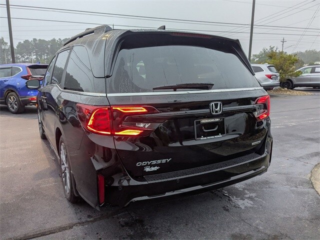 2026 Honda Odyssey Touring photo 3