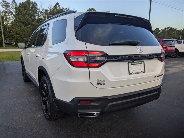 2025 Honda Pilot Black Edition photo 3