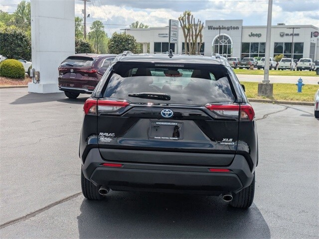 2021 Toyota RAV4 Hybrid XLE photo 3