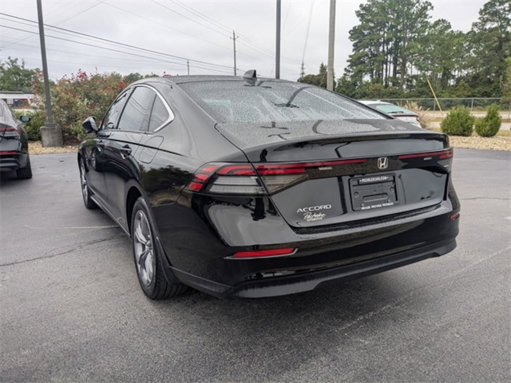 Used 2024 Honda Accord EX Sedan