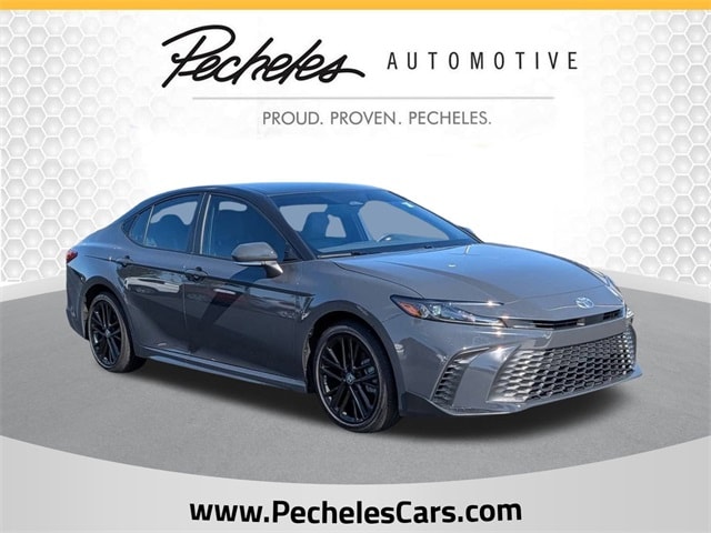 2025 Toyota Camry SE's photo