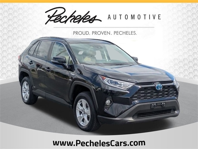 2021 Toyota RAV4 XLE's photo