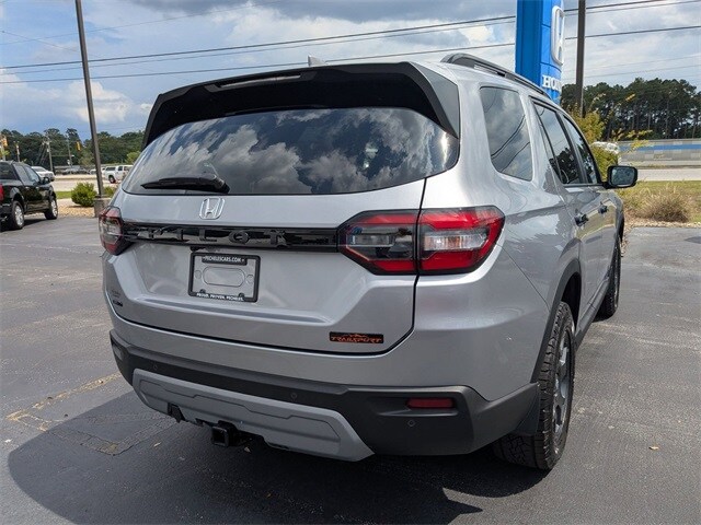 2025 Honda Pilot TrailSport photo 2