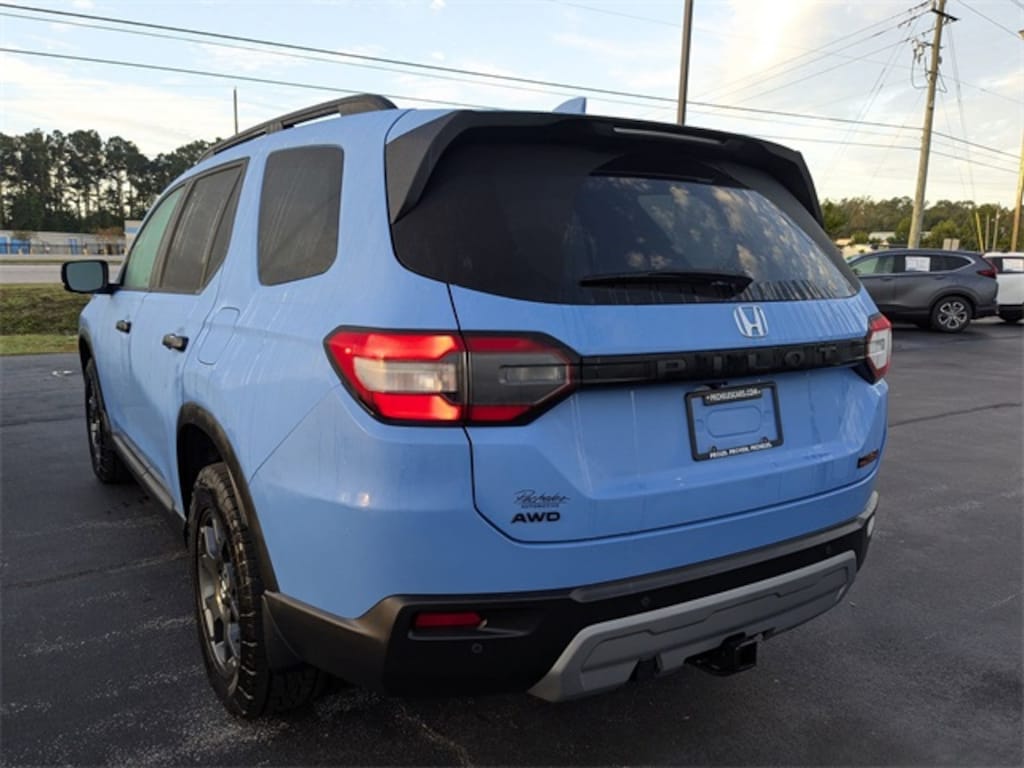 Used 2025 Honda Pilot TrailSport SUV