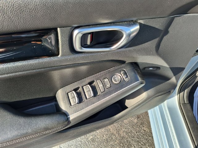 2022 Honda Civic Touring - Photo 13