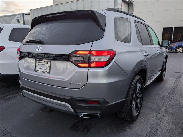 2025 Honda Pilot Elite photo 2
