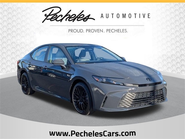 2025 Toyota Camry LE's photo