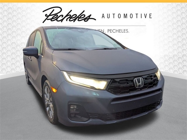 2026 Honda Odyssey Touring's photo