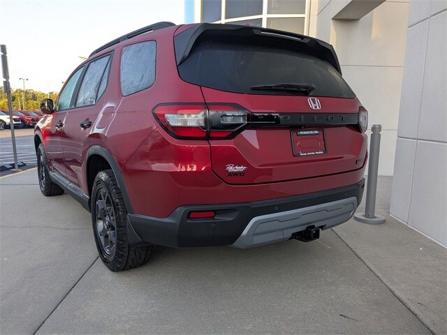 2025 Honda Pilot TrailSport photo 2