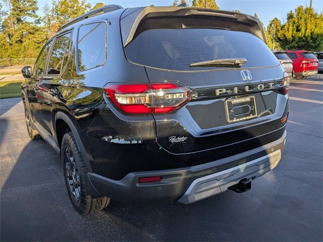 2025 Honda Pilot TrailSport photo 3