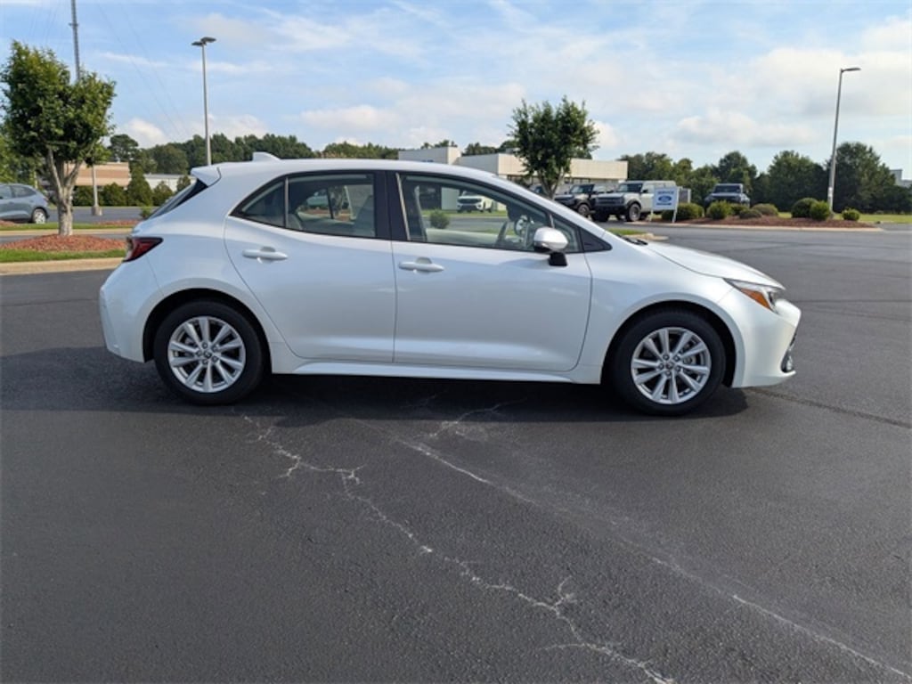 Used 2024 Toyota Corolla Hatchback SE Hatchback