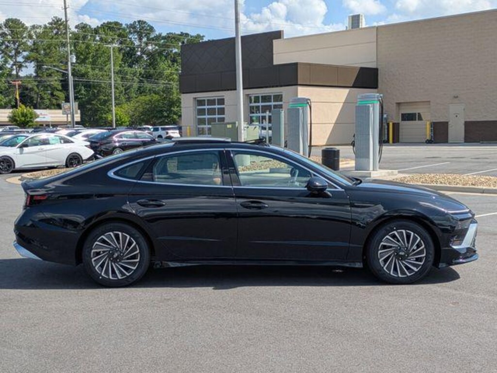 New 2025 Hyundai Sonata Hybrid Limited Sedan