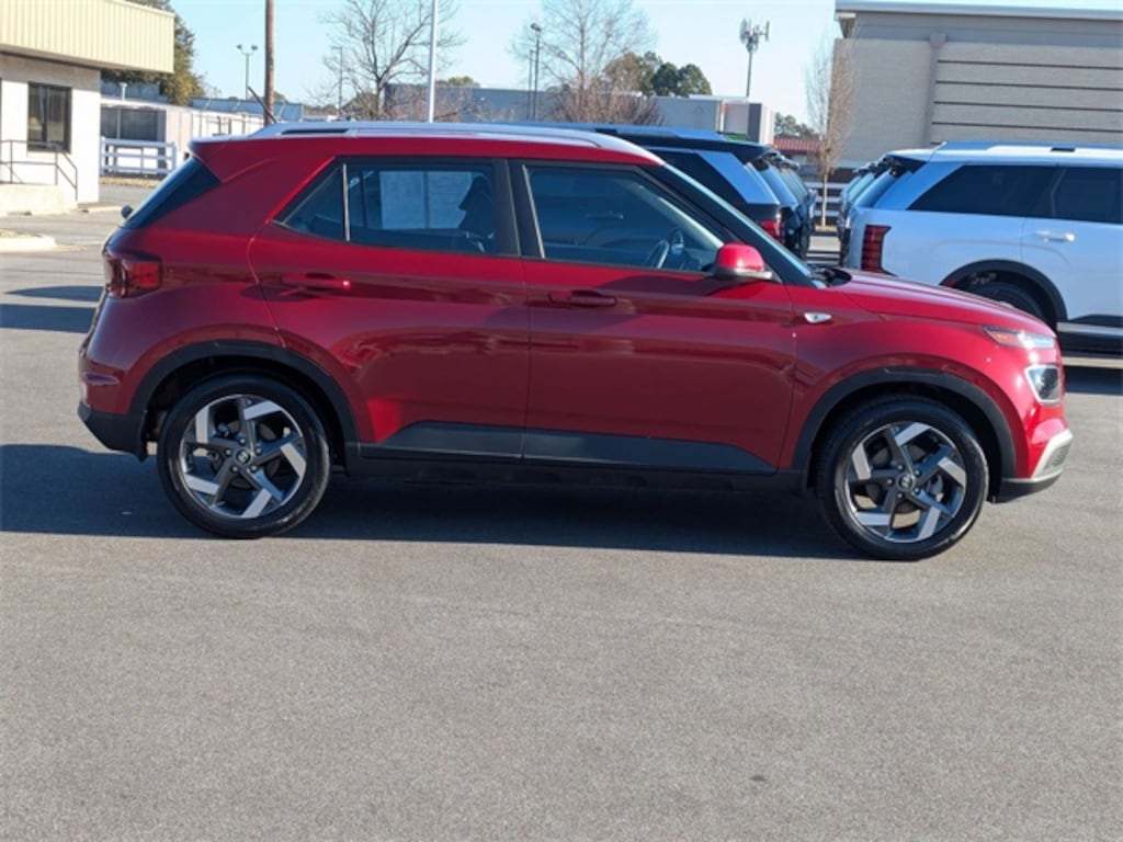 Used 2023 Hyundai Venue Limited SUV