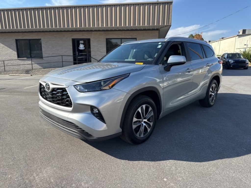 Used 2023 Toyota Highlander XLE SUV