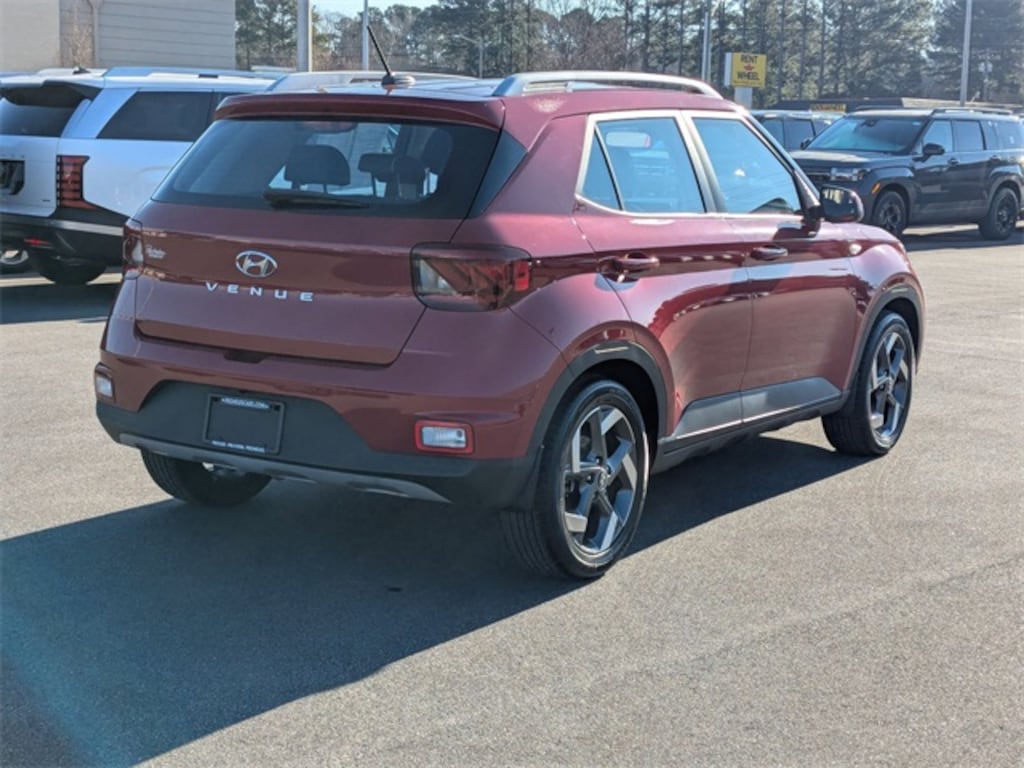Used 2023 Hyundai Venue Limited SUV