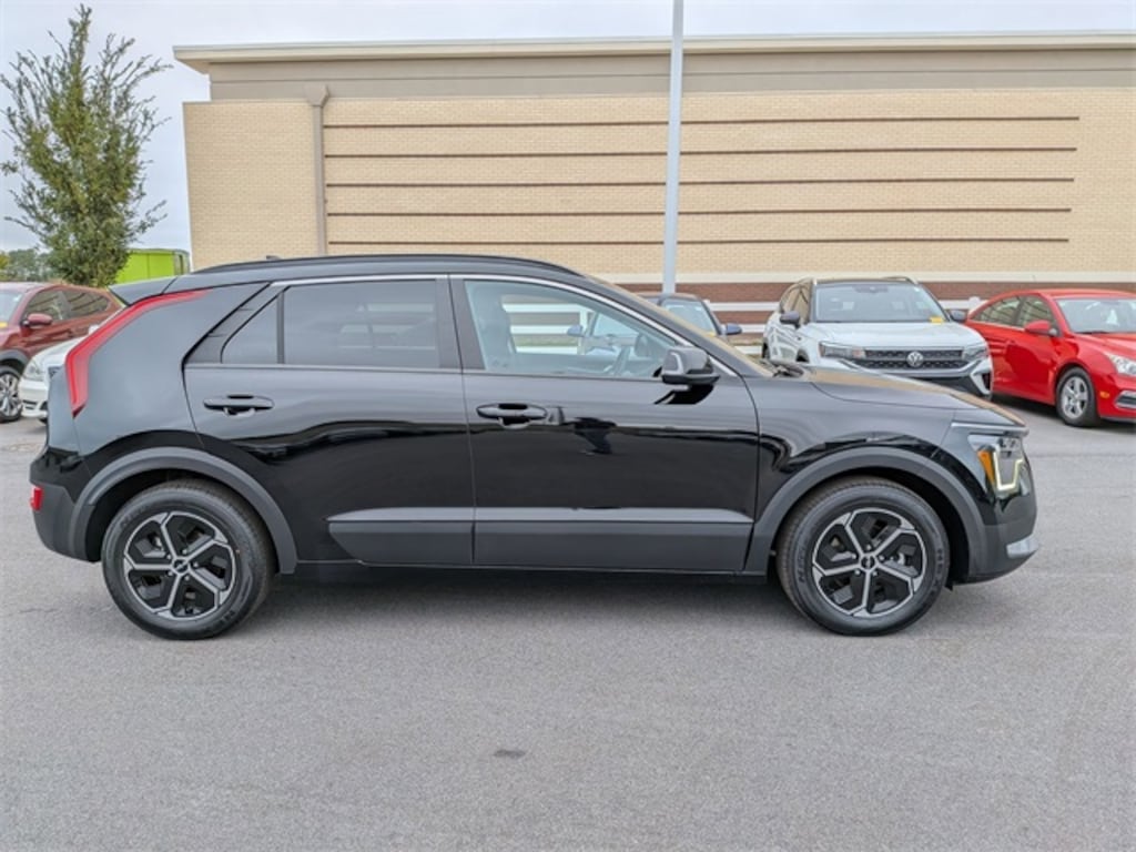 Used 2024 Kia Niro Plug-In Hybrid EX SUV