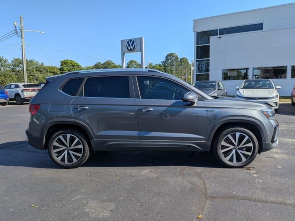 Used 2022 Volkswagen Taos 1.5T SE SUV