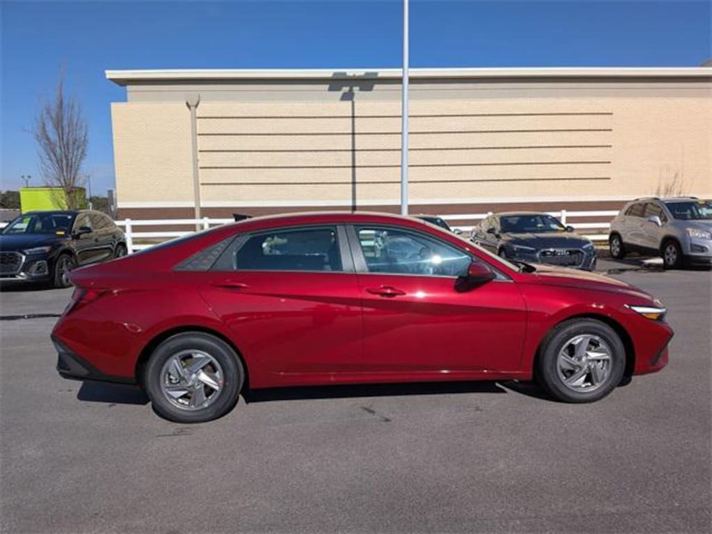 New 2026 Hyundai Elantra SE Sedan
