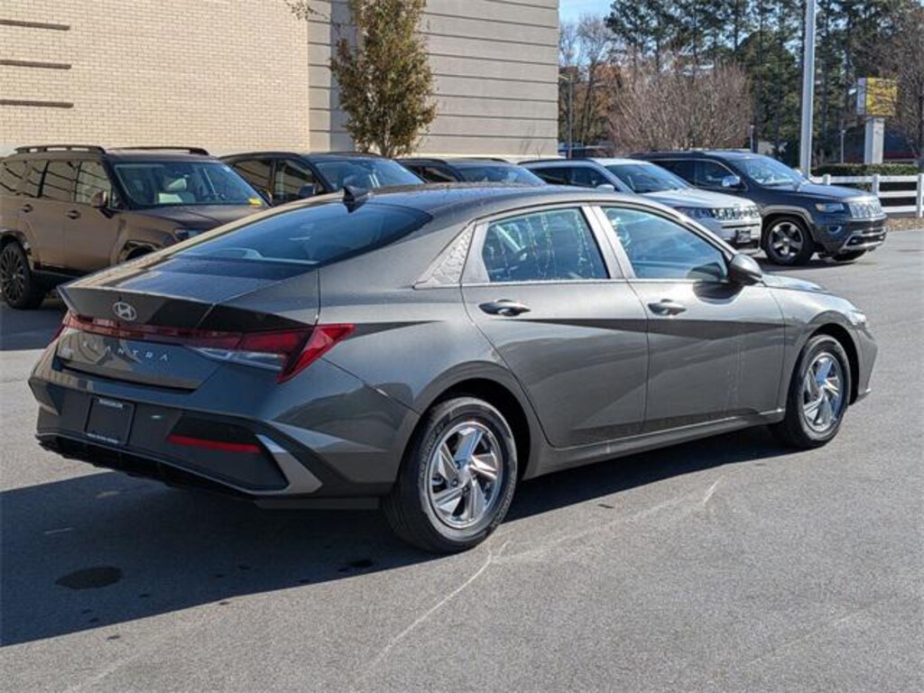 New 2026 Hyundai Elantra SE Sedan