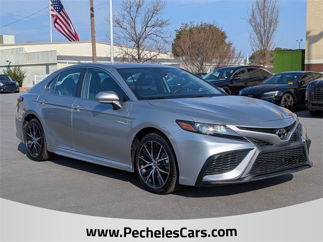 2023 Toyota Camry SE's photo