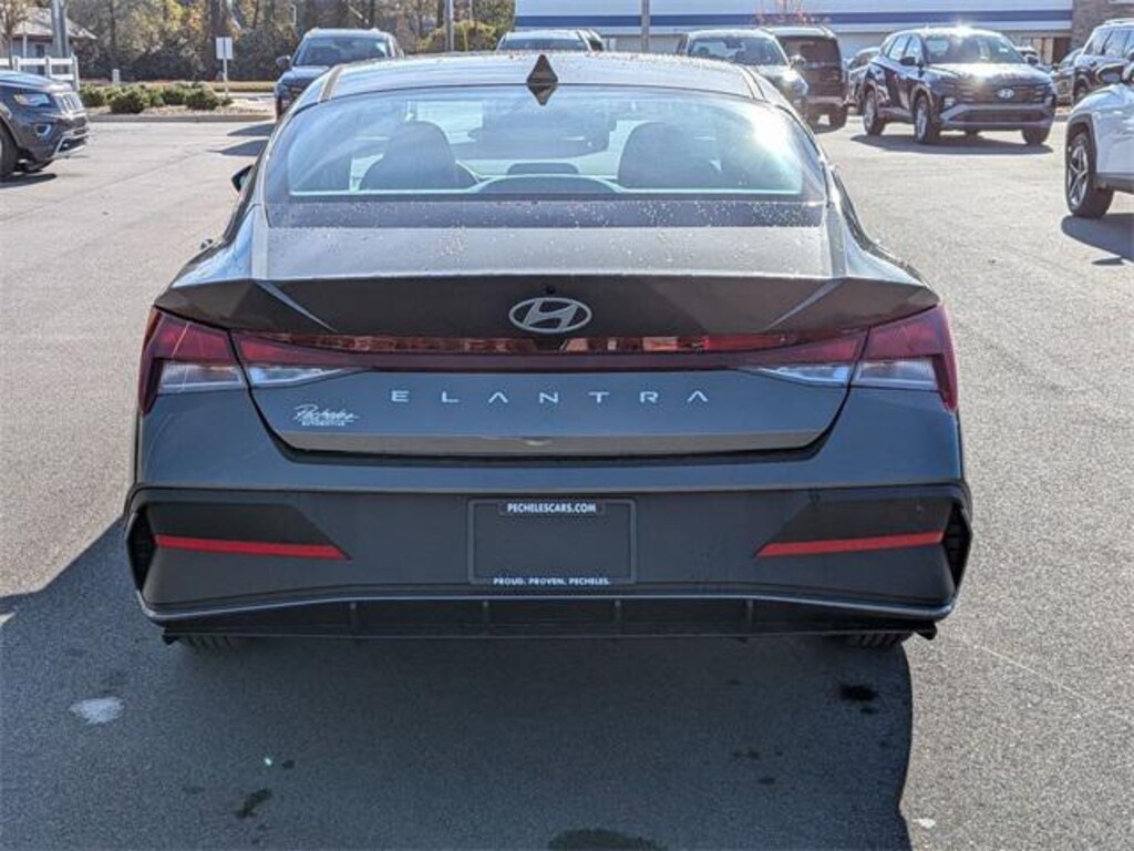 New 2026 Hyundai Elantra SE Sedan