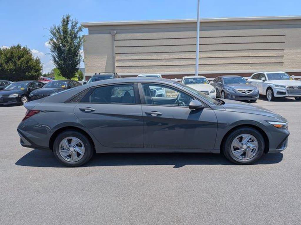 New 2026 Hyundai Elantra SE Sedan