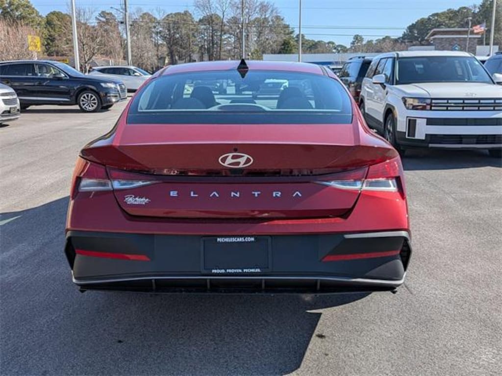 New 2026 Hyundai Elantra SE Sedan