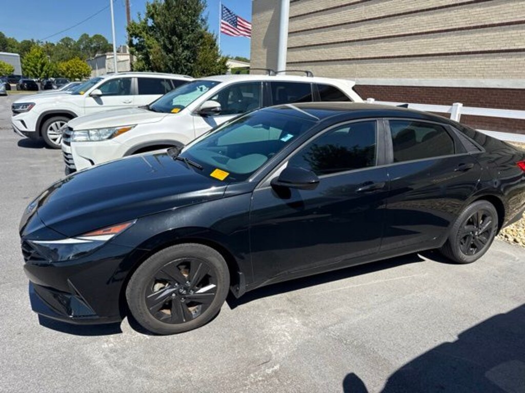 Used 2022 Hyundai Elantra SEL Sedan