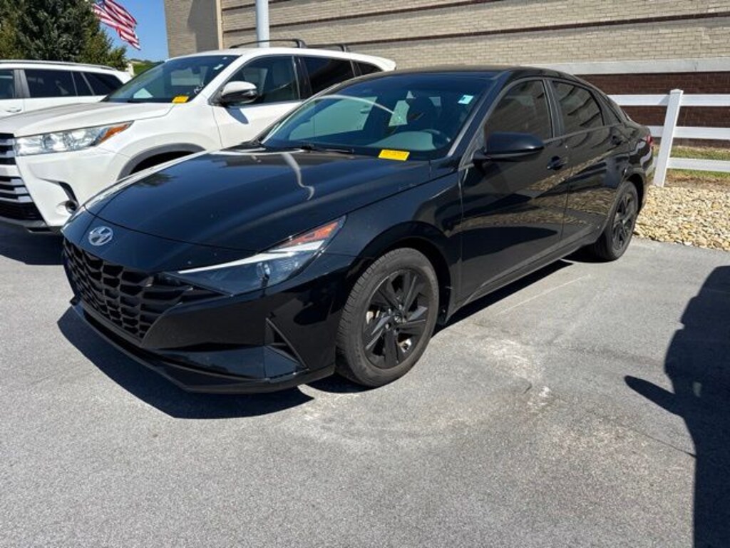 Used 2022 Hyundai Elantra SEL Sedan