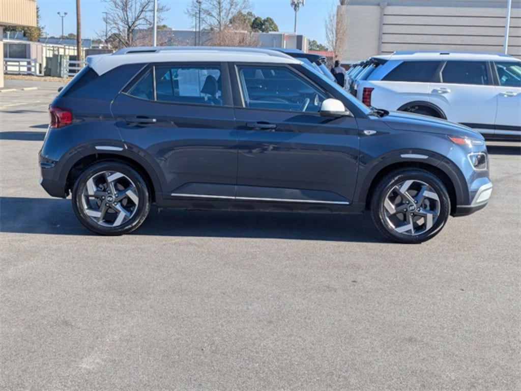 Used 2023 Hyundai Venue Limited SUV