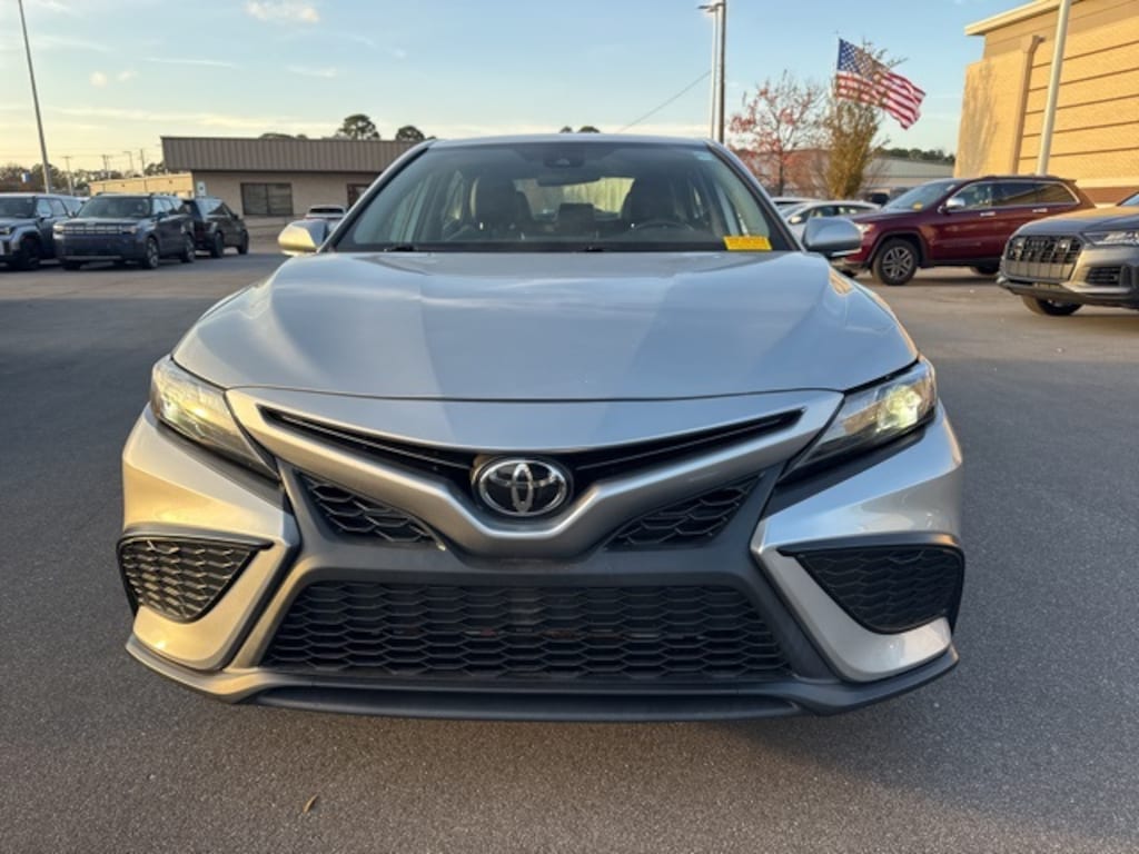 Used 2023 Toyota Camry SE Sedan
