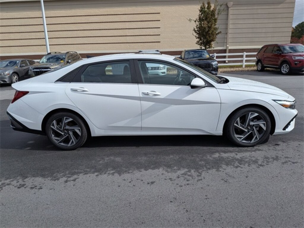 Used 2024 Hyundai Elantra SEL Sedan