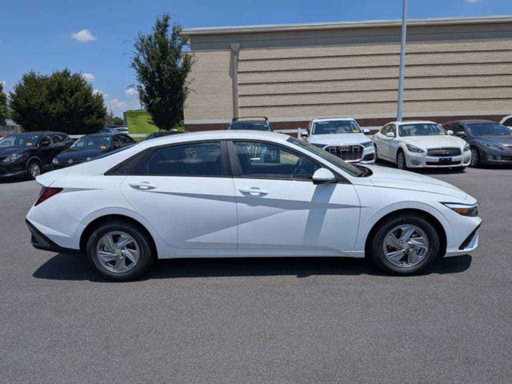 New 2026 Hyundai Elantra SE Sedan