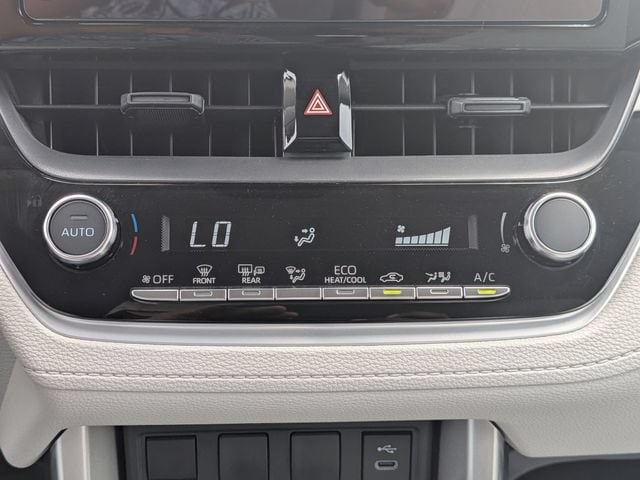 2025 Toyota Corolla Cross LE - Photo 17