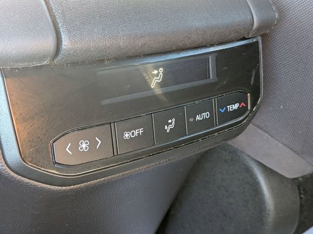 2020 Toyota Highlander LE - Photo 25