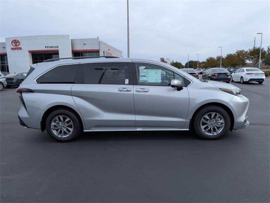 New 2025 Toyota Sienna XLE Van Passenger Van