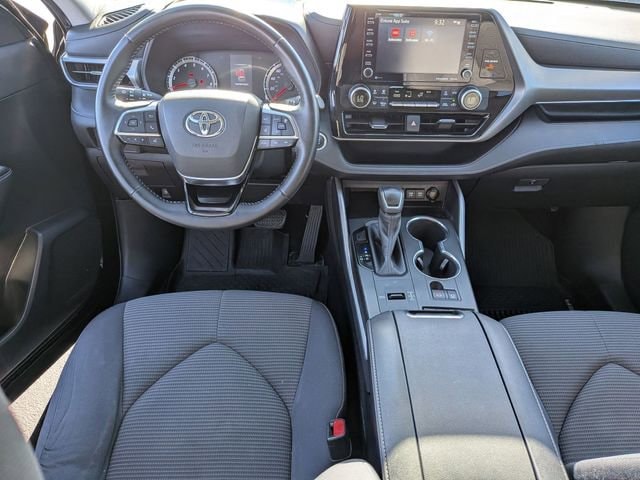2020 Toyota Highlander LE - Photo 24