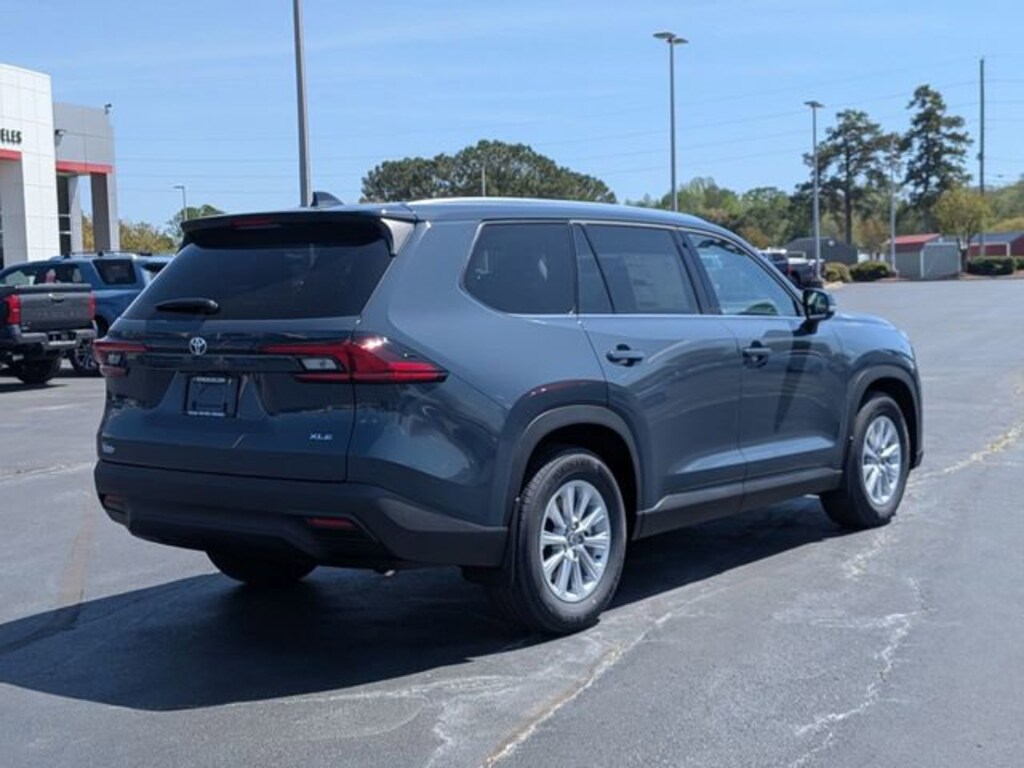 New 2026 Toyota Sienna XLE Van Passenger Van