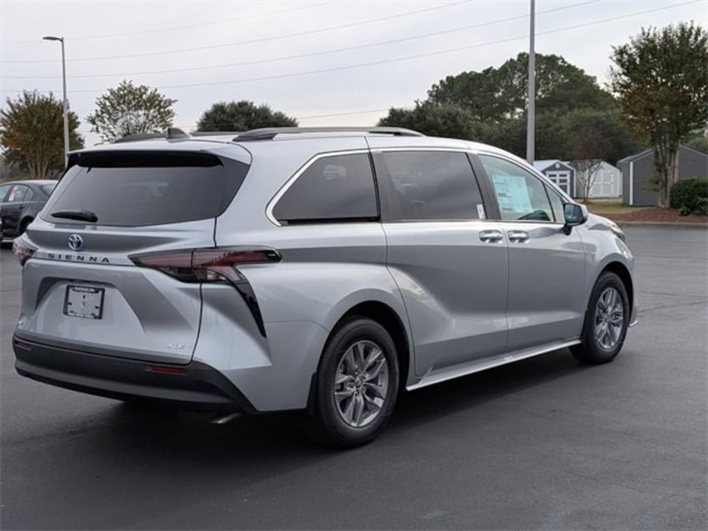 New 2025 Toyota Sienna XLE Van Passenger Van