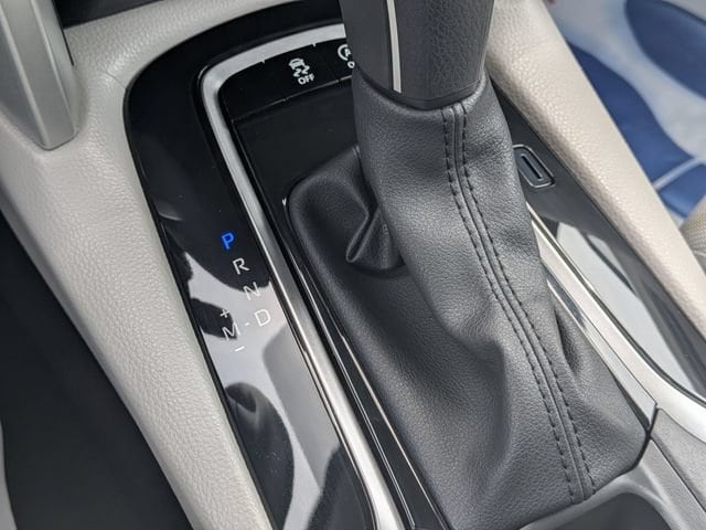 2025 Toyota Corolla Cross LE - Photo 16