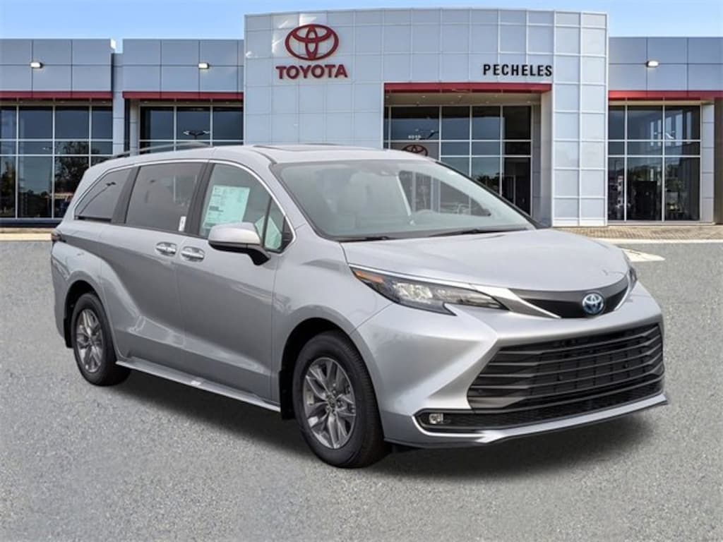 New 2025 Toyota Sienna XLE Van Passenger Van