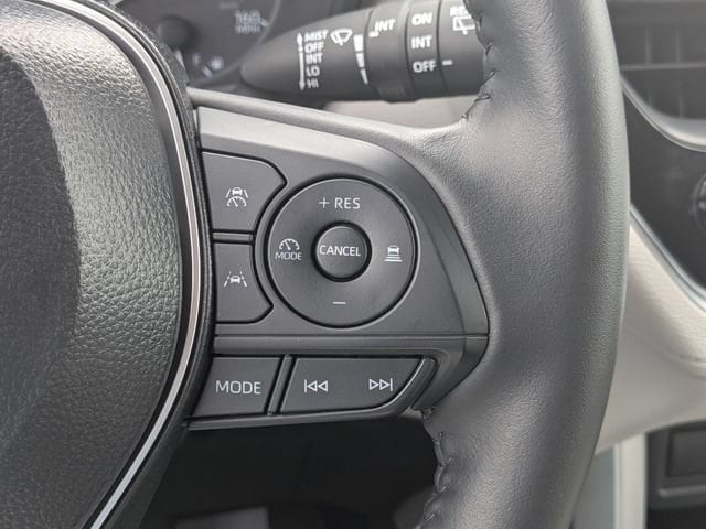 2025 Toyota Corolla Cross LE - Photo 14