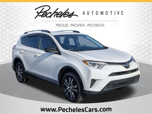 2018 Toyota RAV4 LE's photo