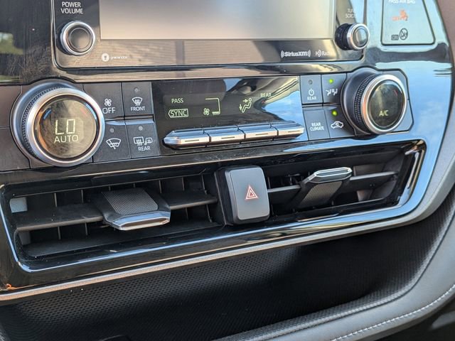 2020 Toyota Highlander LE - Photo 21