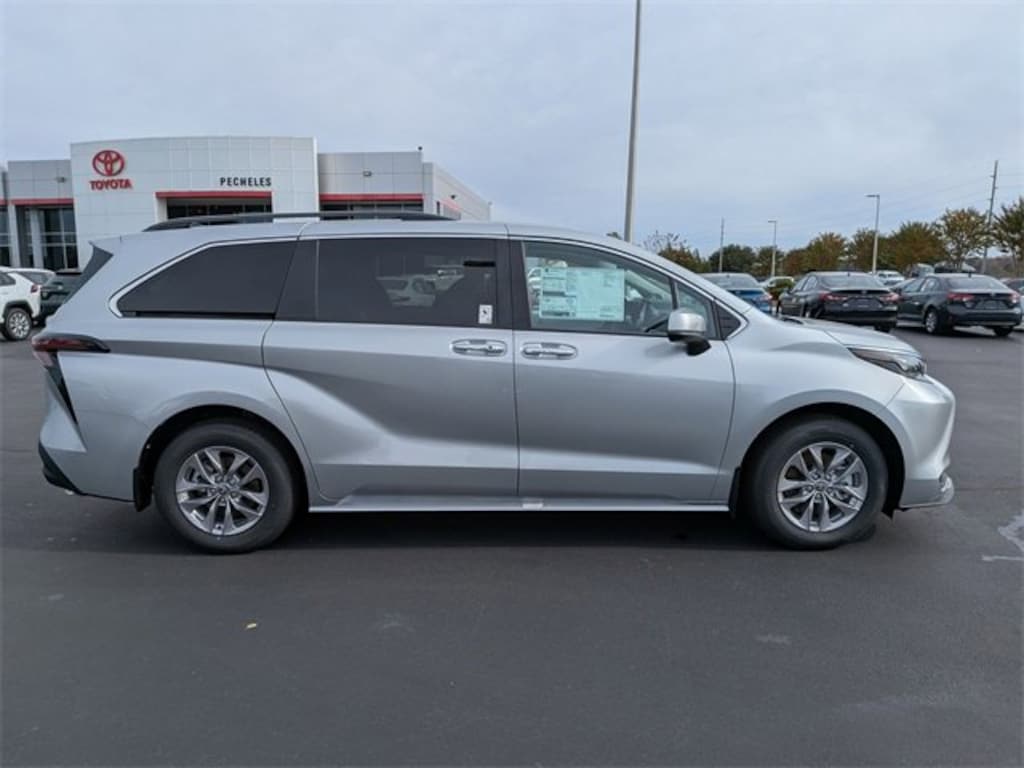 New 2025 Toyota Sienna XLE Van Passenger Van