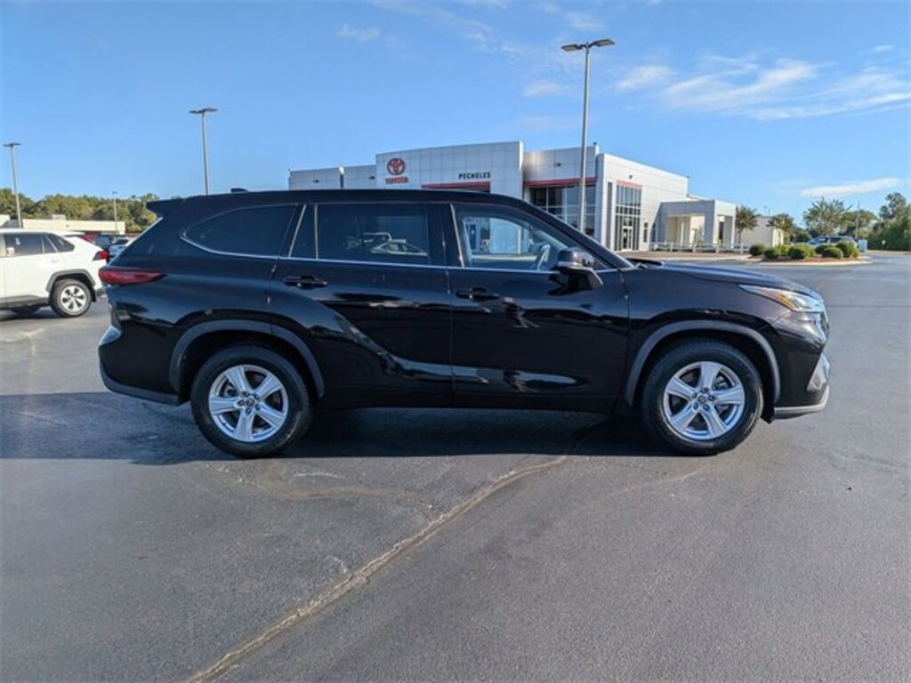 Used 2020 Toyota Highlander LE Sport Utility