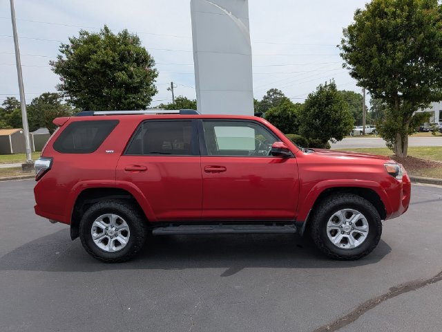2021 Toyota 4Runner SR5 - Photo 2